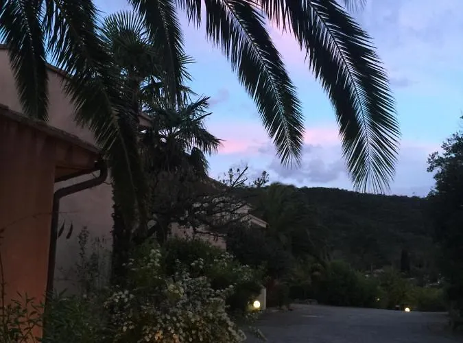 Mini Playa Del Oro * פאבונה